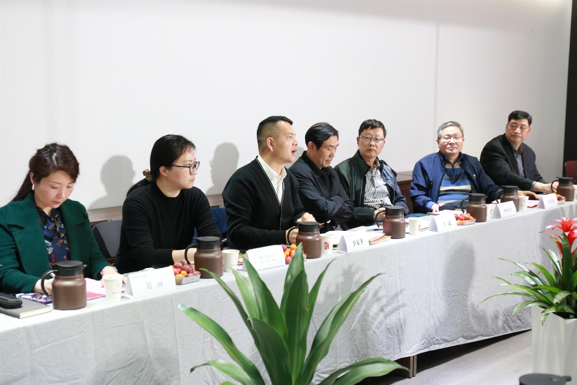 省建设与法制协会参会人员侧面.JPG