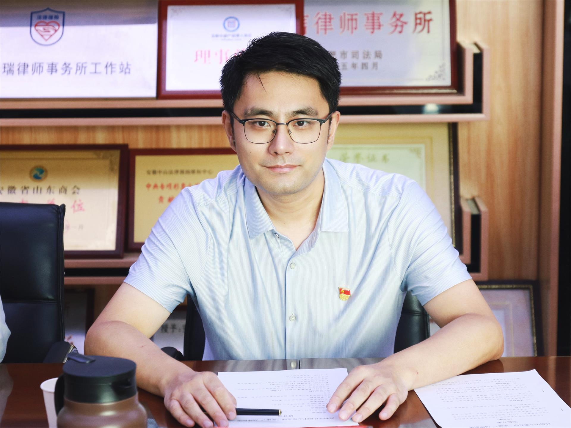 徐凡.jpg 徐凡.jpg