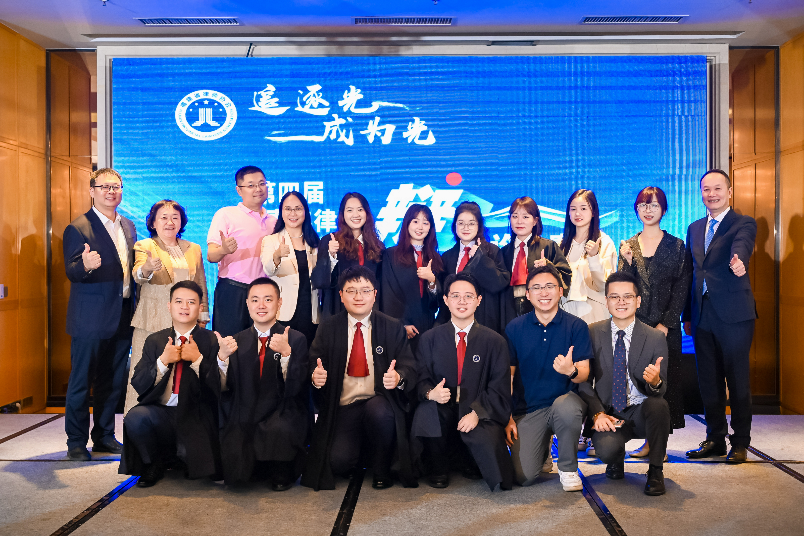 153cId8q的副本.jpg